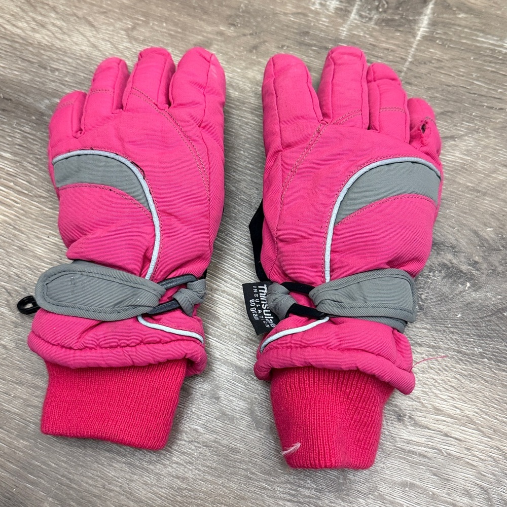 target size 4-7 girls pink and black winter gloves